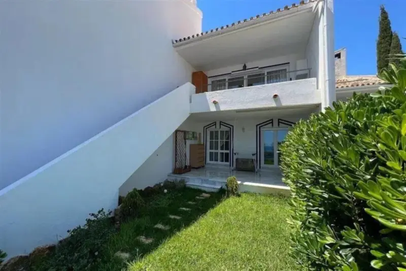 Fantastic townhouse with sea views in Calahonda... — Costa del Sol · Calahonda