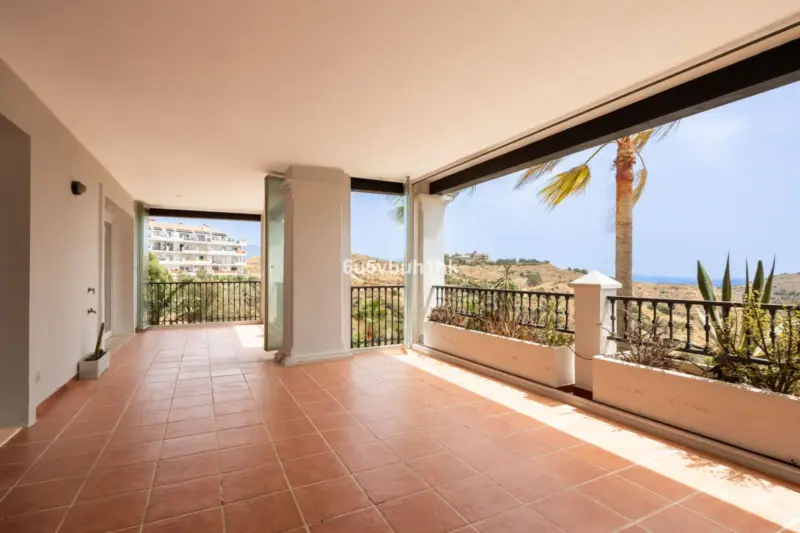 Charming Apartment in Calahonda Southeast Facing w... — Costa del Sol · Calahonda