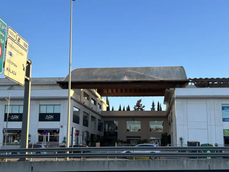 Commercial premises in the Sotomarket shopping cen... — Costa del Sol · Sotogrande