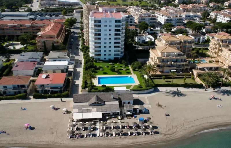 Frontline Beach 2 Bed Apartment in La Cala de Mija... — Costa del Sol · La Cala de Mijas