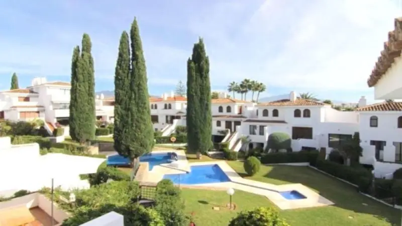 Fully renovated 184 m² semi-detached house, ready... — Costa del Sol · Estepona
