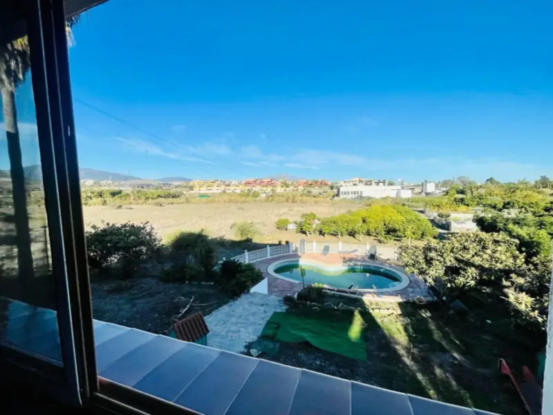 Large house in the centre of Cancelada with almost... — Costa del Sol · Cancelada