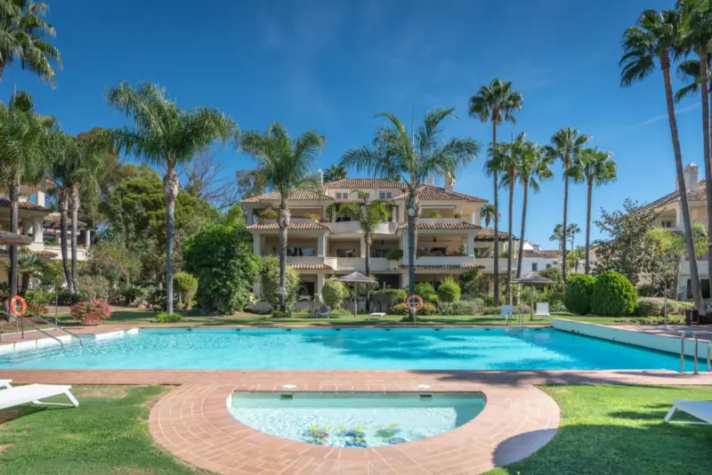 This exceptional 3-bedroom, 2.5-bathroom duplex pe... — Costa del Sol · Nueva Andalucía