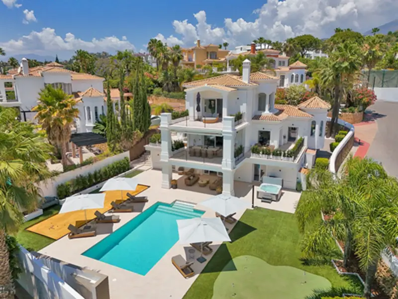 This elegant contemporary-style villa, recently re... — Costa del Sol · Nueva Andalucía