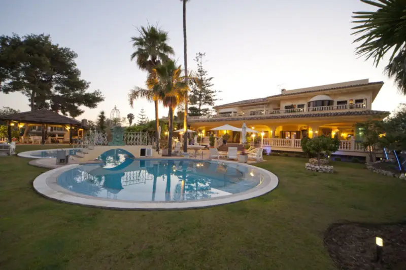 Situated in one of Marbella’s most sought-after ar... — Costa del Sol · Nueva Andalucía