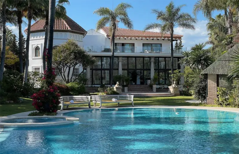 Nestled behind private gates in the prestigious be... — Costa del Sol · Nueva Andalucía