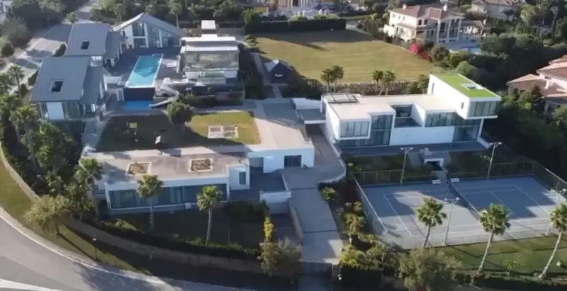 We show you one of the best and exclusive properti... — Costa del Sol · Sotogrande