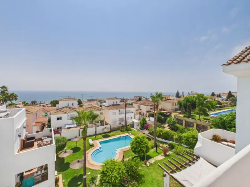 FABULOUS REFURBISHED 2-BEDROOM APARTMENT WITH SEA... — Costa del Sol · Manilva
