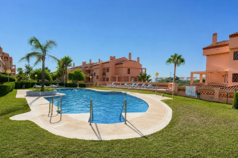 Short walk to beach - Large 2-Bed, 2-Bath Apartmen... — Costa del Sol · El Chaparral
