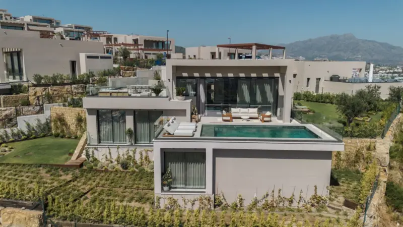 A brand-new contemporary villa within Finca de Jas... — Costa del Sol · Benahavís