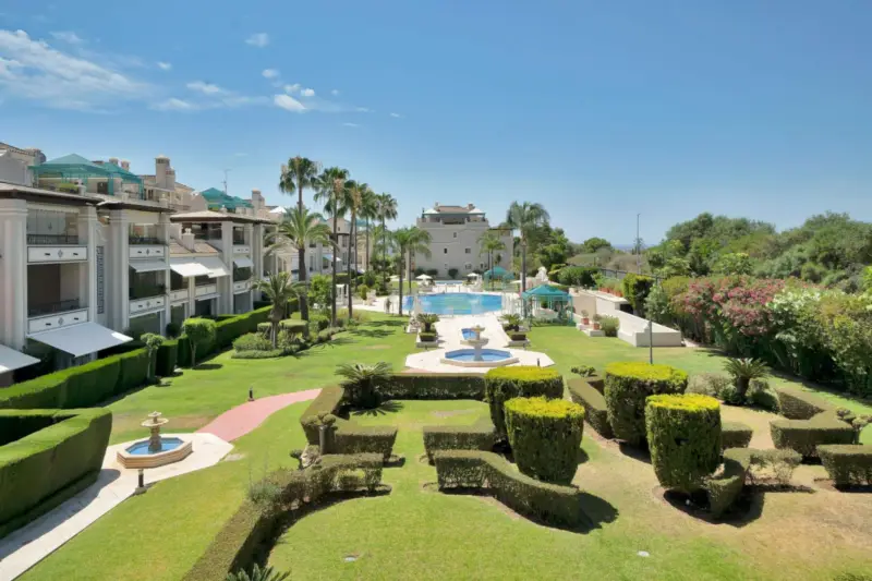Exclusive Luxury Apartment in Lomas de Sierra Blan... — Costa del Sol · Marbella