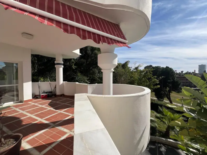 Exclusive ground floor apartment with garden in Rí... — Costa del Sol · Marbella