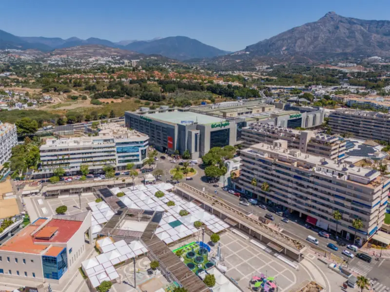 This excellent 2-bedroom corner apartment enjoys a... — Costa del Sol · Puerto Banús
